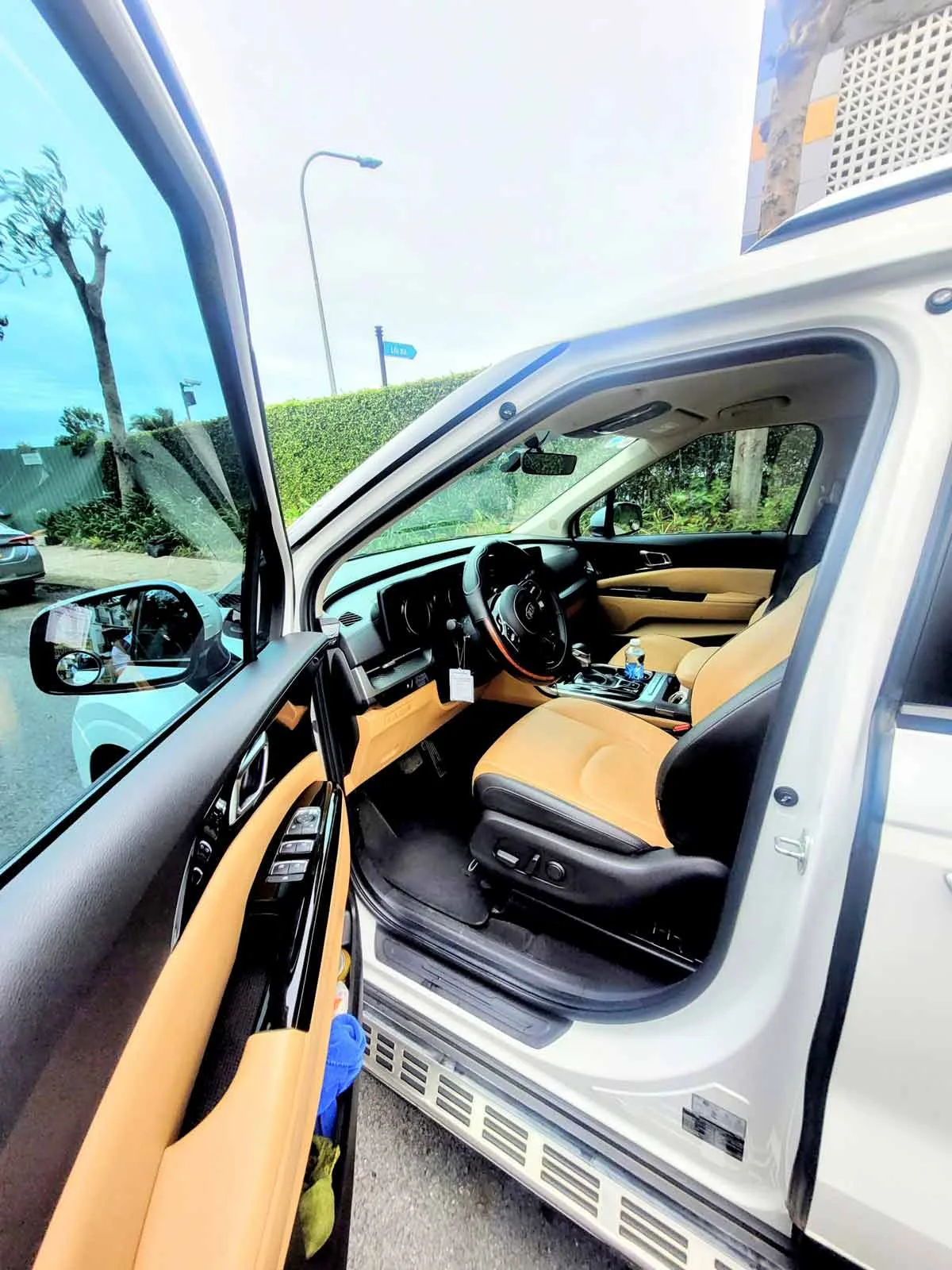 Cho thuê xe Carnival 7-8 ghế có tài xế, tự lái TpHCM 2025 183 Cho-thuê-xe-Kia-Carnival-tại-Tp-Hồ-Chí-Minh-3