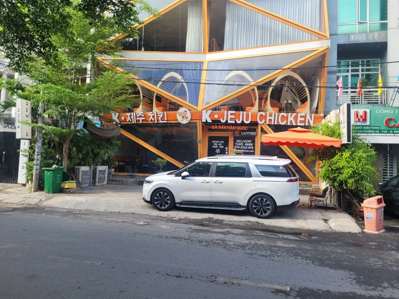 Cho thuê xe Carnival Long Xuyên 155 Hinh anh xe Kia Carnival Trang