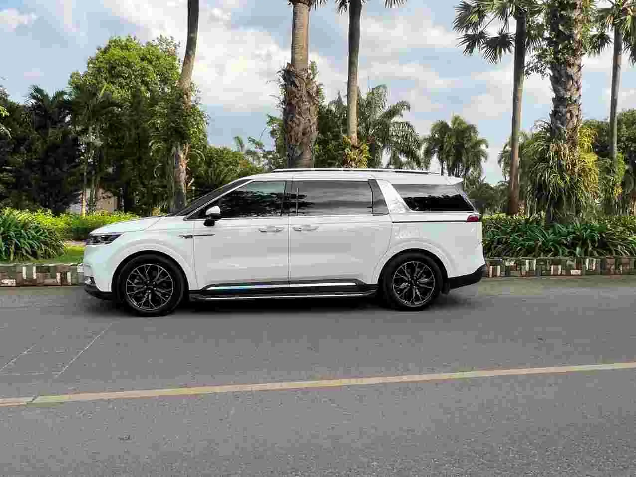 Cho thuê xe Carnival tại Tp Hồ Chí Minh