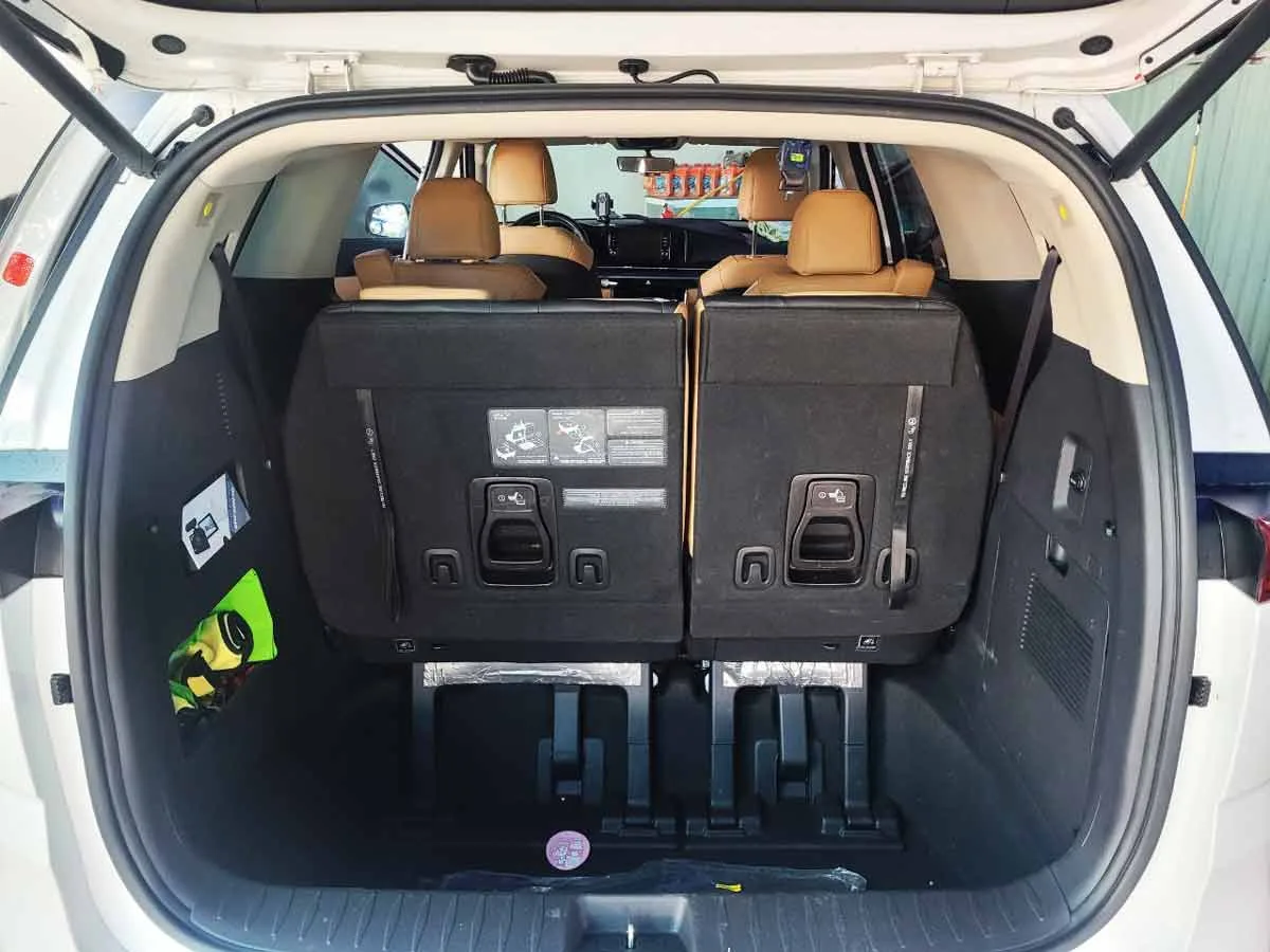 Cho thuê xe Carnival, Sedona tại Phan Thiết, Mũi Né 2025 224 Khoang chứa hành lý xe Kia Carnival cho thuê