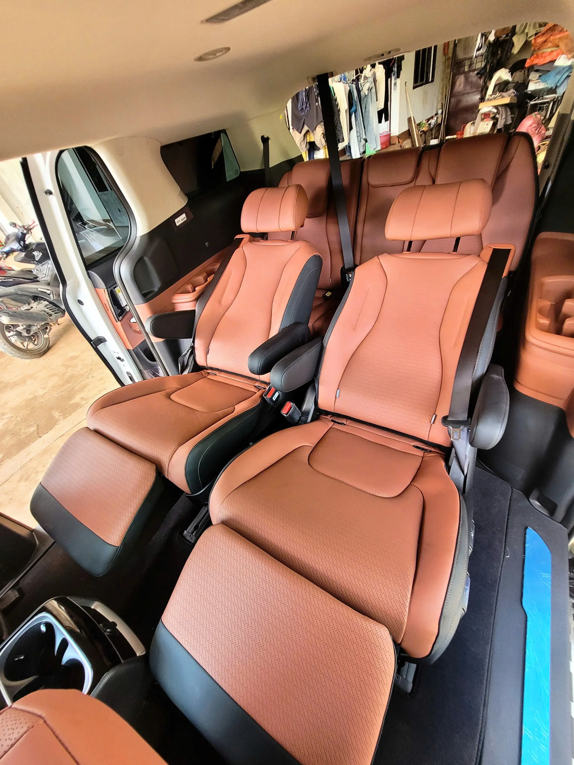 Cho thuê xe Carnival, Sedona tại Hà Nội, sân bay Nội Bài 141 Cho thue xe Carnival TPHCM 08