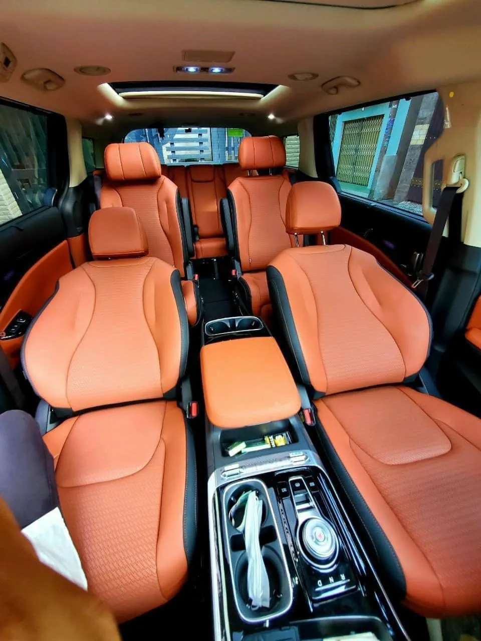 Cho thuê xe Carnival, Sedona tại Phan Thiết, Mũi Né 2025 225 Nội thất xe Kia Carnival phiên bản Signature cửa sổ trời