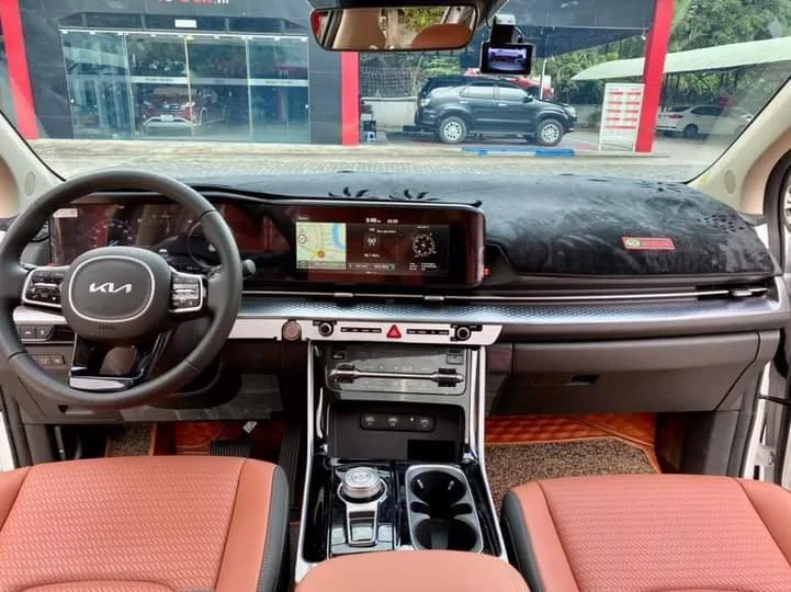 Cho thuê xe Carnival, Sedona tại Phan Thiết, Mũi Né 2025 232 Hình ảnh xe Kia Carnival Sài Gòn cho thuê có tài