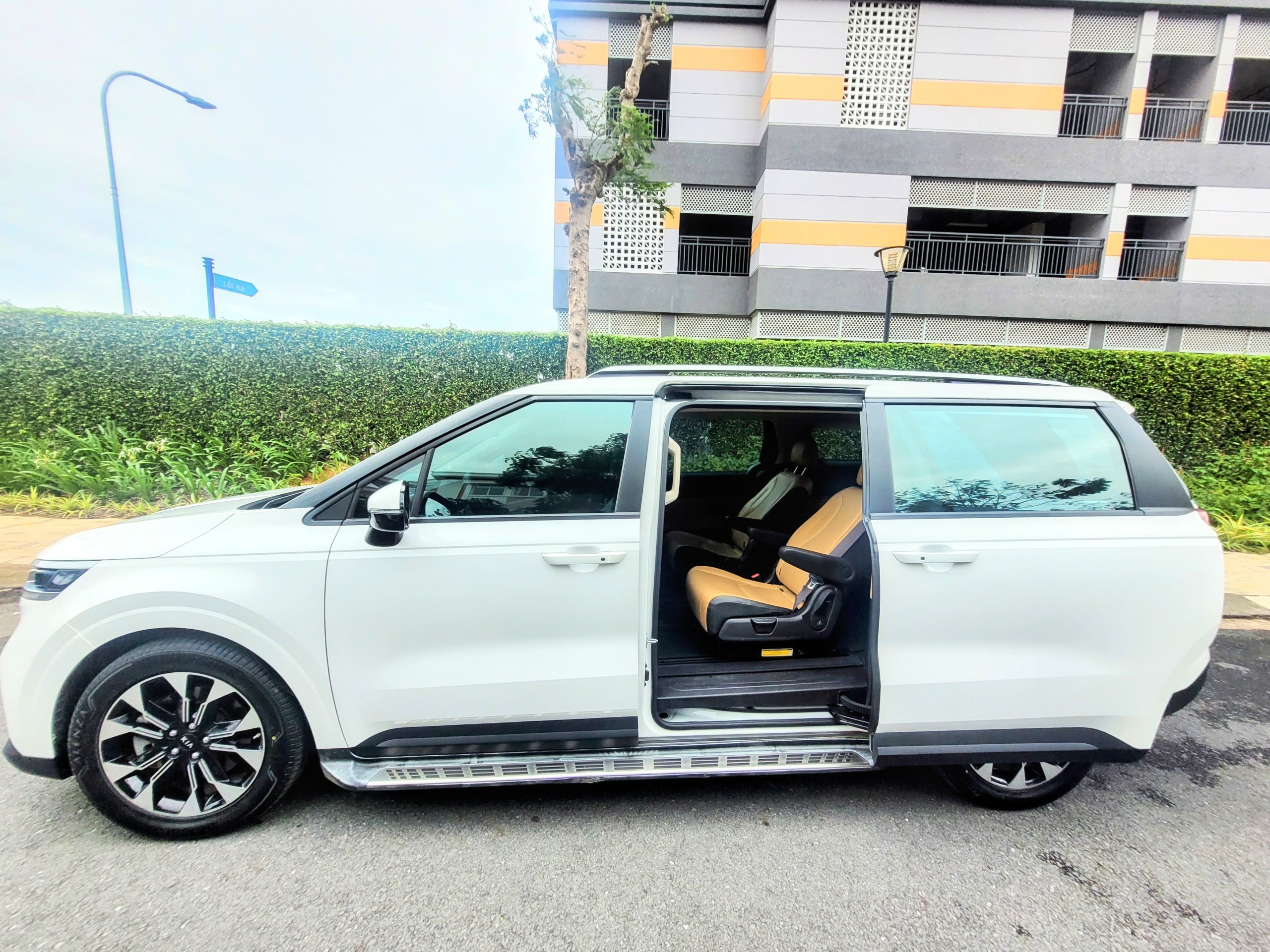 Hình ảnh xe Kia Carnival cho thuê