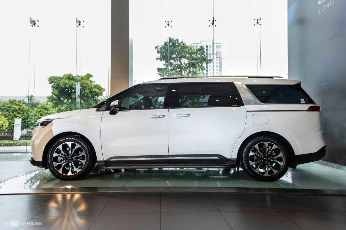 Cho thuê xe Carnival Long Xuyên 152 Cho thuê xe Kia Carnival 7-8 ghế TPHCM có tài tự lái 2024