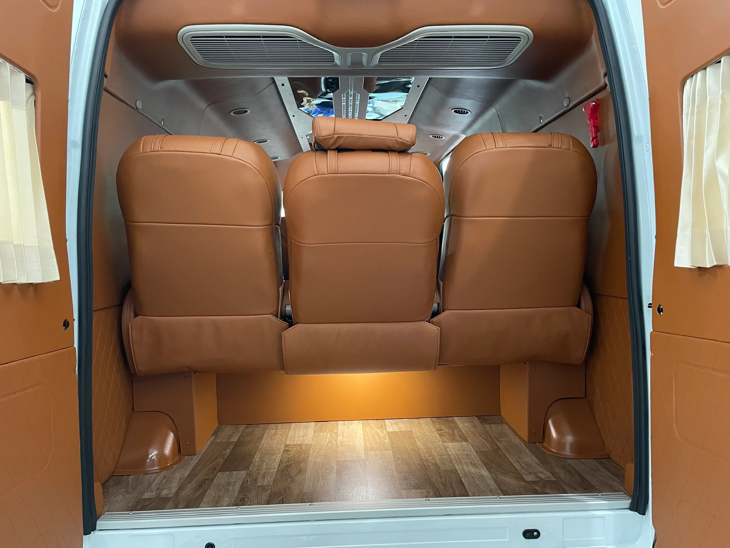 ford transit limousine 10 cho skybus cao cap 13