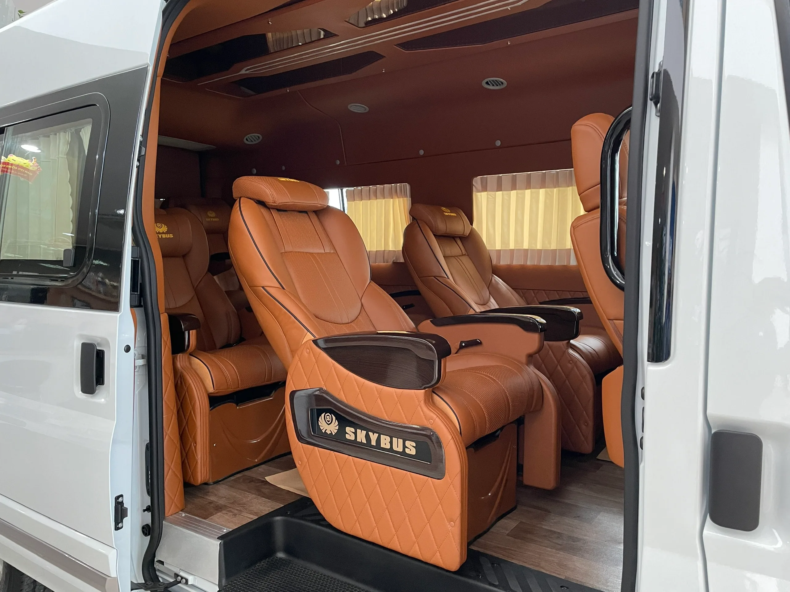 ford transit limousine 10 cho skybus cao cap 3