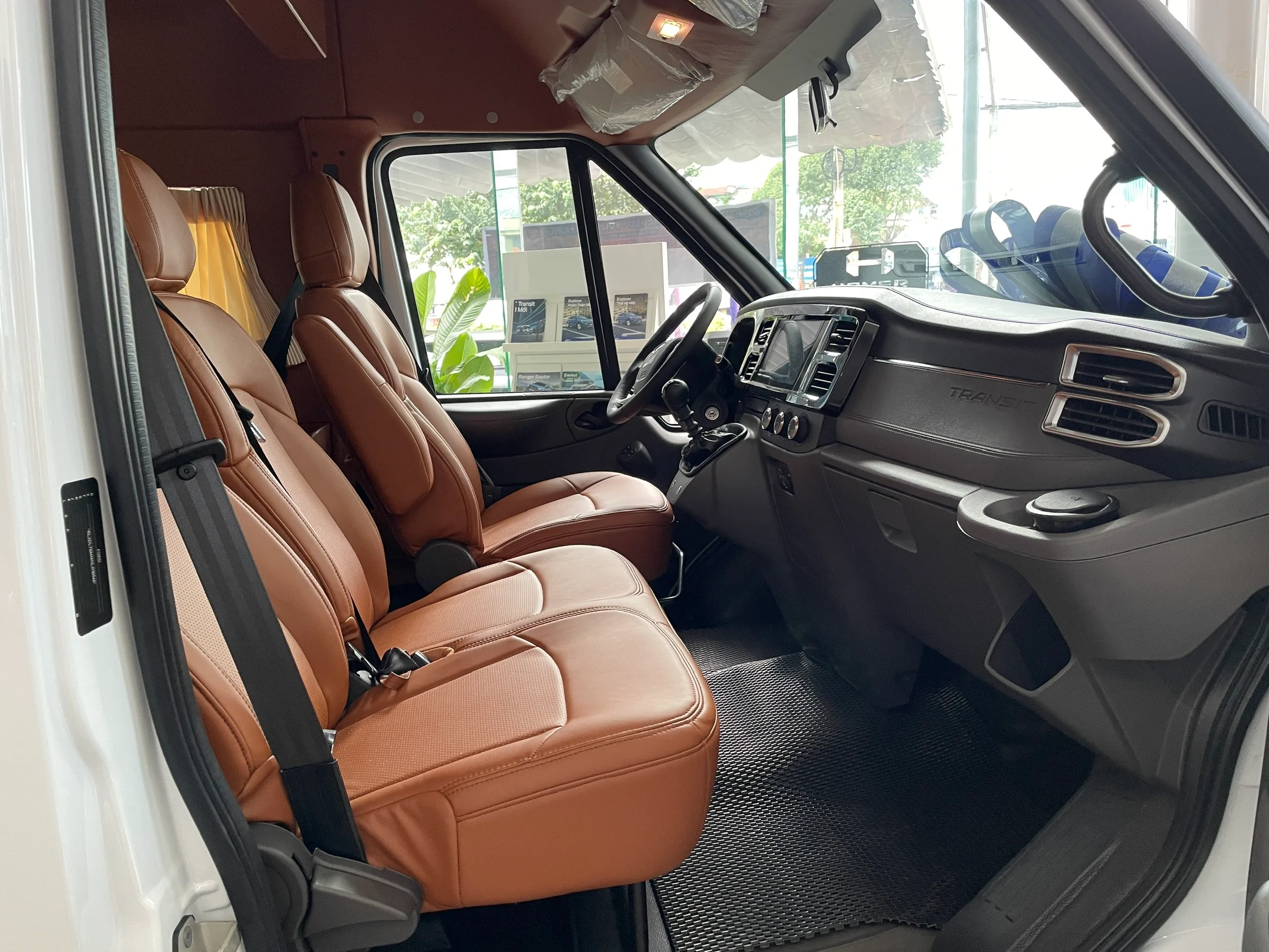 ford transit limousine 10 cho skybus cao cap 4