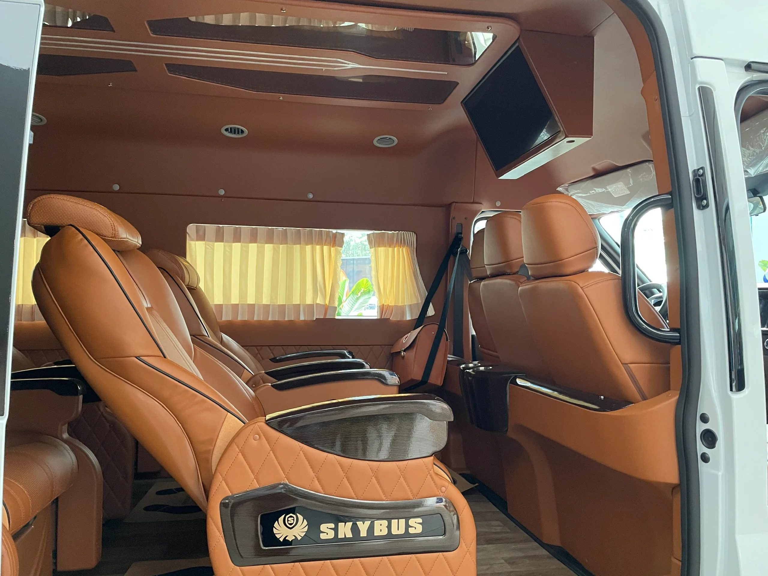ford transit limousine 10 cho skybus cao cap 5