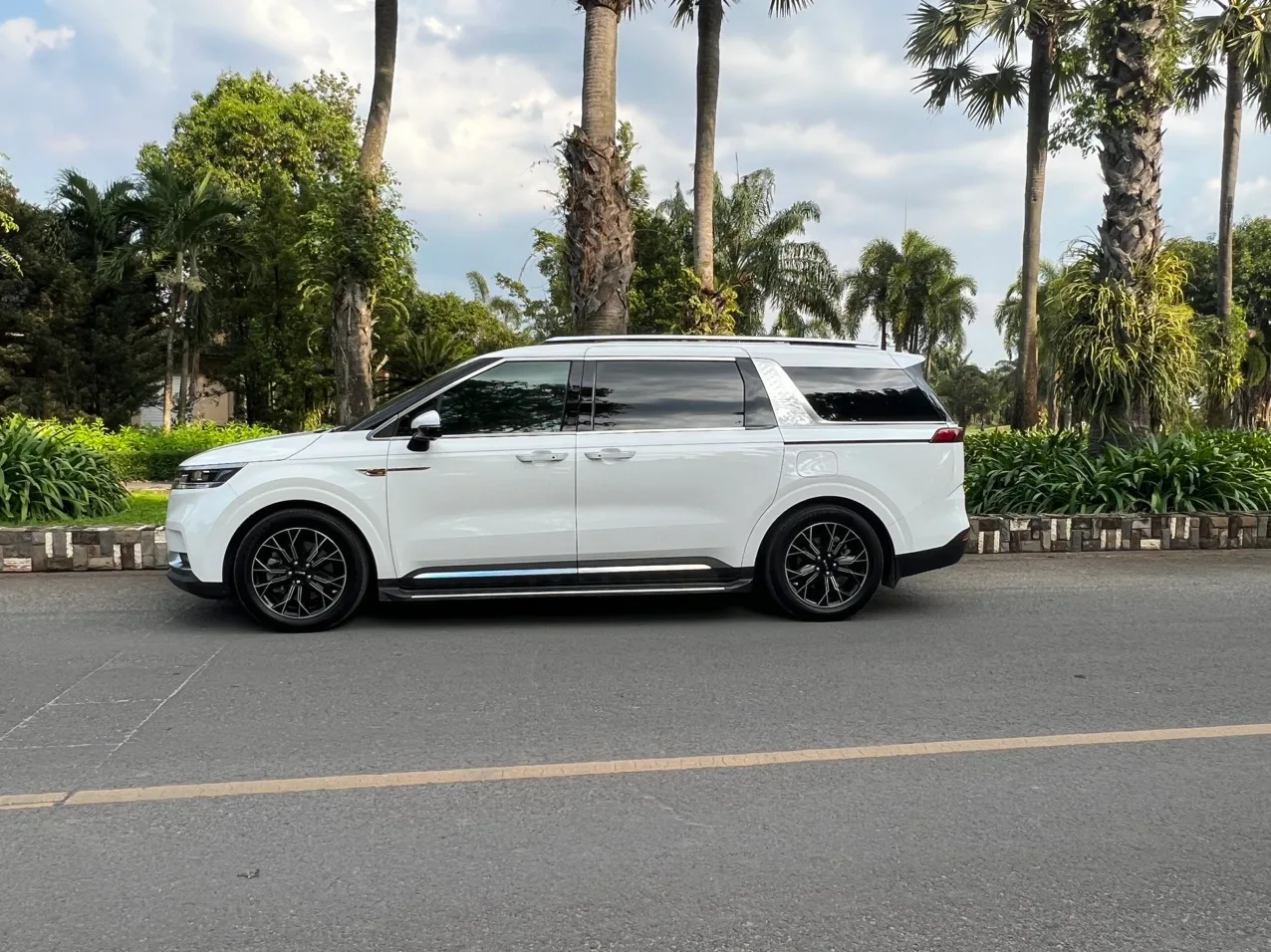 Taxi Tân An Long An giá rẻ, thuê xe Limousin , 16 chỗ